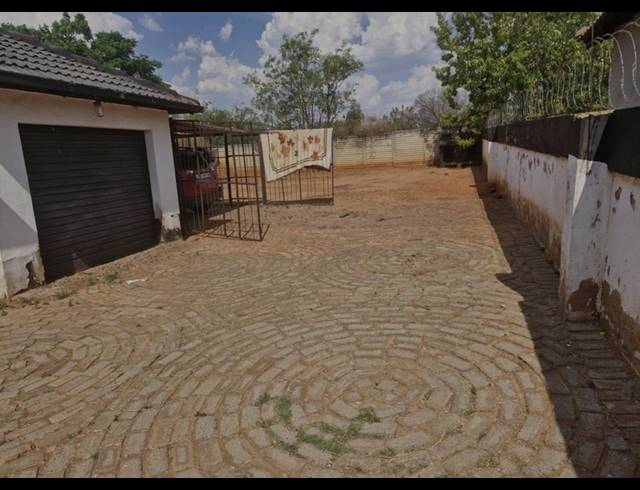 3 BEDROOM FREEHOLD FOR SALE IN THE ORCHARDS